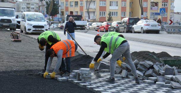 Gebze Körfez Caddesi'nde  geniş kaldırım, rahat trafik