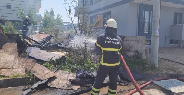 Gebze'de Barakada Yangın Çıktı