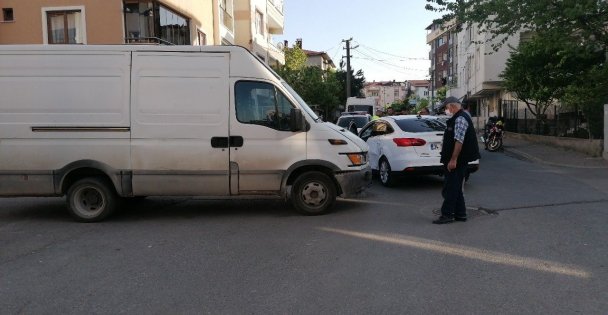 Gebze'de Kaza! Panelvan Minibüs İle Otomobil Çarpıştı