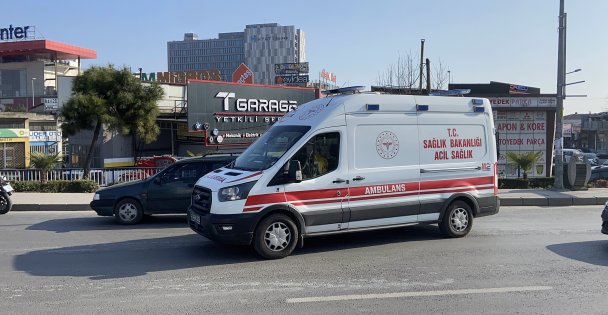 Gebze'de motosiklet otomobille çarpıştı: 1 yaralı