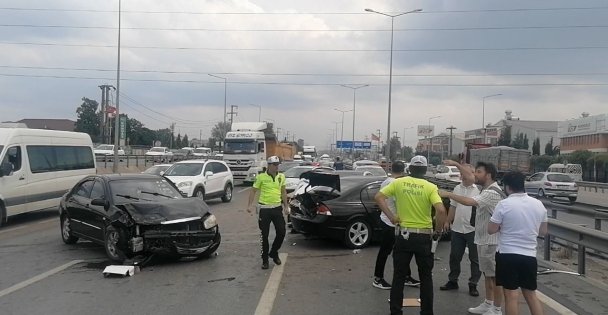 Gebze'de Zincirleme Kaza! 4 Araç Birbirine Girdi (Video Haber)