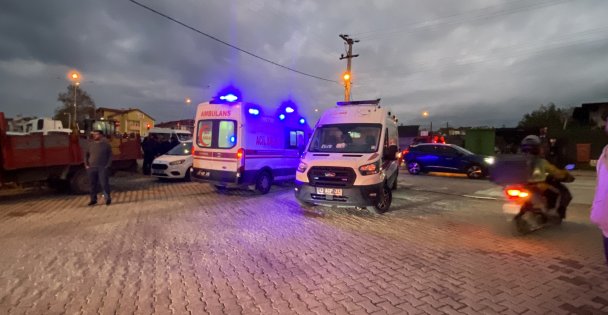 Gençlerin bıçaklı sopalı kavgası kanlı bitti: 1'i ağır 2 yaralı