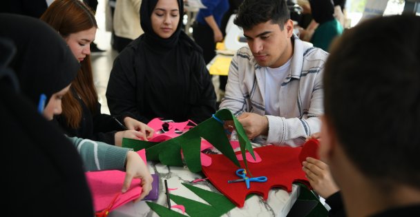 Gençlik Merkezi öğrencilerinden özel bireylere destek