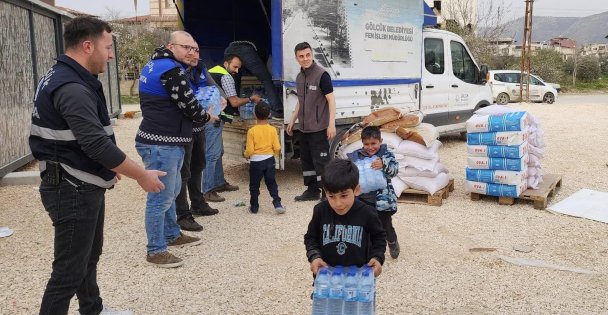 GÖLCÜK BELEDİYESİ HATAY'DA İÇME SUYU DAĞITIMINI SÜRDÜYOR