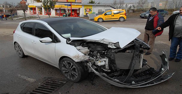 Gölcük'te Trafik Kazası: 5 yaralı