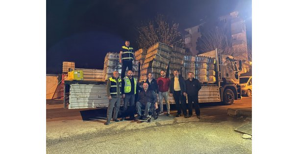 Gölcük'ten Depremzedelere Yardımlar Sürüyor