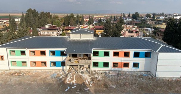 Hatay'daki okulun kabası bitti, ince işçiliği başladı