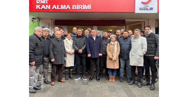 İYİ Parti Kocaeli depremzedeler için kan vermeye gitti