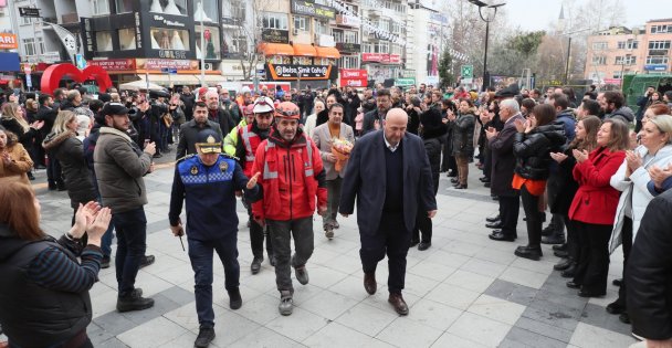 İZBAK ekipleri alkışlarla karşılandı