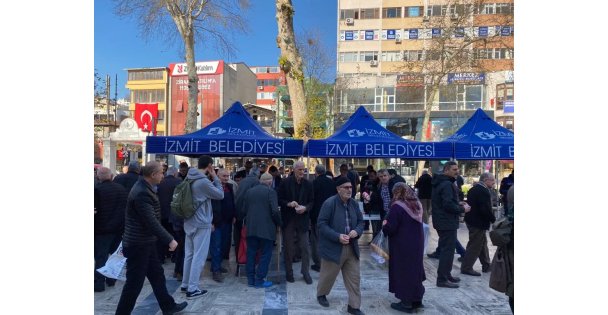 İzmit Belediyesi 12 Şehit İçin Mevlid-i Şerif Okutup Helva Dağıttı