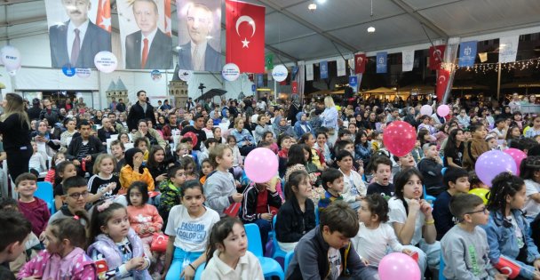 İzmit Kent Meydanı'nda eğlenceye tam gaz devam