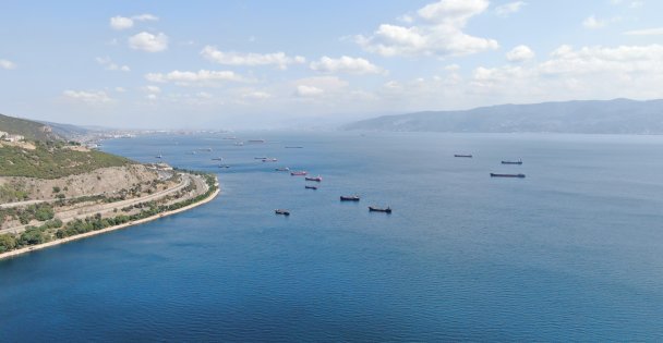 izmit Körfezi'nde gemi yoğunluğu