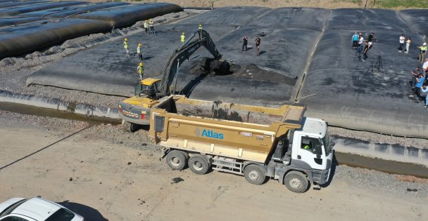 İzmit Körfezinden 1 Milyon Metreküp Çamur Çıkarıldı