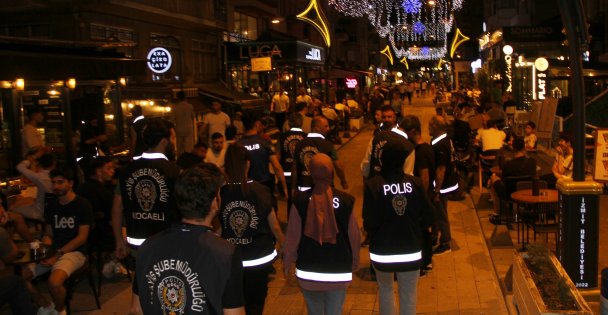 İzmit'te 2 günde 958 şahıs ve 45 araç polis kontrolünden geçti