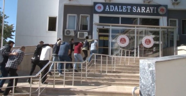 Kaçak göçmenler için şok evler tuttular, polisi görünce şok oldular