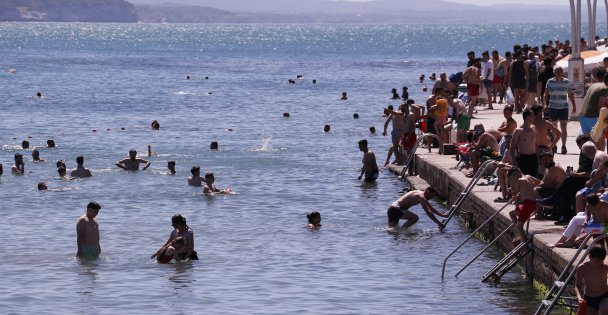 Kandıra'nın Mavi Bayraklı Plajlarında Hafta Sonu Hareketliliği