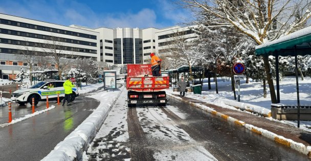 Kar dindi, Büyükşehir'in çalışması bitmedi