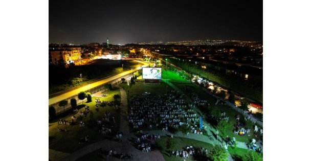 Kartepe'de açık havada sinema keyfi