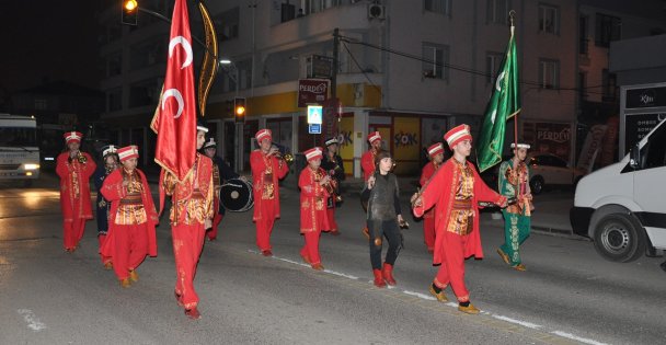 KARTEPE'DE 'MEHTER MARŞI' İLE SAHUR