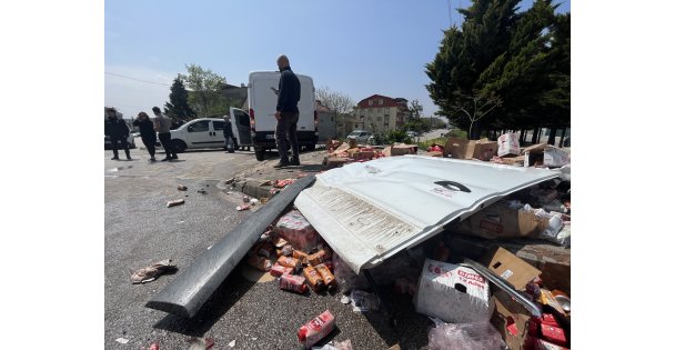 Kaza yapan araçtaki meşrubatlar yola saçıldı, bir kişi yaralandı