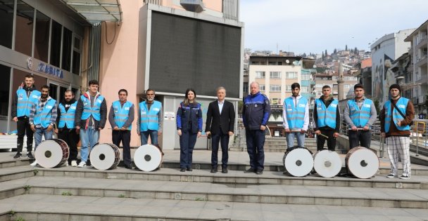 Kimliği Olmayan Davulcular Dikkat