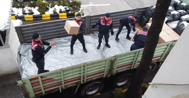 Kocaeli jandarması depremzedelerin yarasını sarmak için seferber oldu