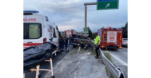 Kocaeli'de Feci Kaza: Araç Bariyere Saplandı, Sürücü Hayatını Kaybetti