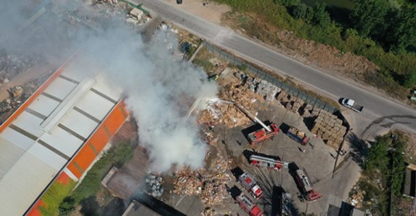 Kocaeli'de geri dönüşüm fabrikasında yangın: 3 kişi dumandan etkilendi