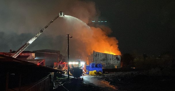 Kocaeli'de geri dönüşüm fabrikasında yangın