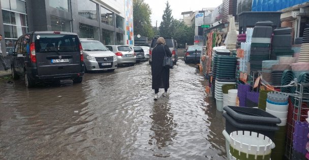 Kocaeli'de yollar nehre döndü