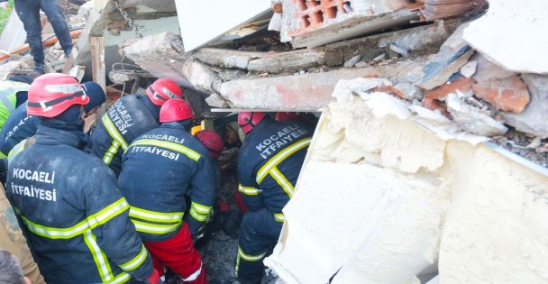 Kocaeli'den afet bölgelerine giden ekip 54 kişiyi enkazdan sağ kurtardı