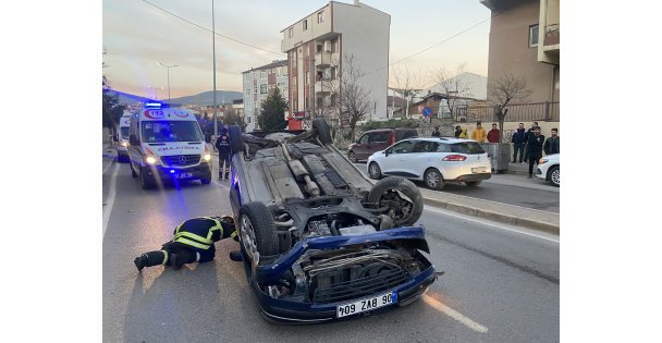 Köpeğe çarpmamak için manevra yapınca kaza yaptı