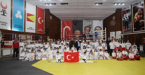 Körfez'de 150 genç sporcu kuşak atladı