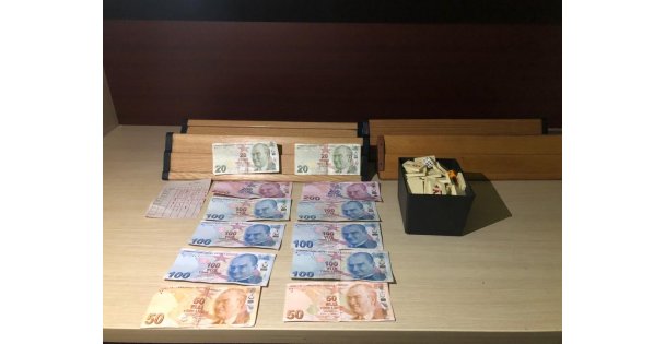 Kumar oynatan işletmeci baltayı taşa vurdu