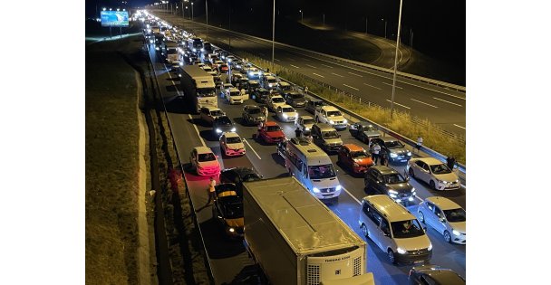 Kuzey Marmara Otoyolu'nda kaza: Bayram tatili yolunda kontak kapattılar