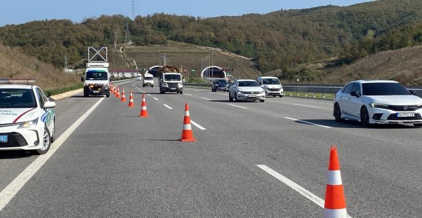 Kuzey Marmara Otoyolu'nda Kontrolden Çıkan Araç Takla Attı