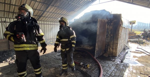 Mangal kömürü üretimi yapılan işletmede yangın paniği