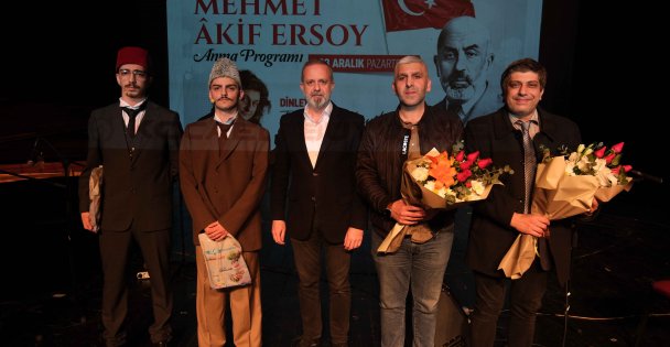 Mehmet Akif, dinleti ve tiyatro ile anıldı