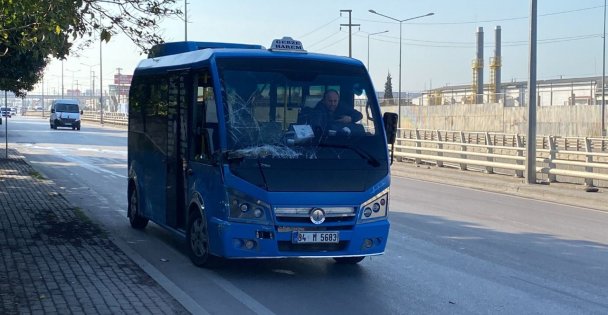 Minibüs ile otomobil çarpıştı: 6 yaralı