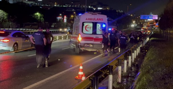 Motosiklet hafif ticari araca çarptı: 1 ölü, 1 yaralı