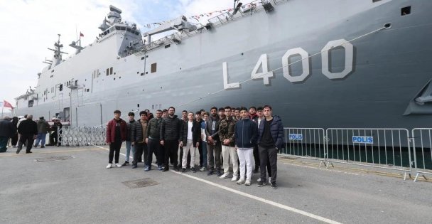 Öğrenciler TCG Anadolu'ya hayran kaldı