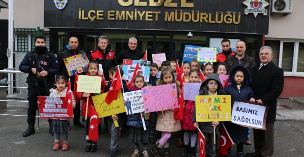 Öğrencilerden polislere moral!