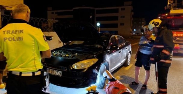 Otomobilde yılan alarmı: Meraklı gözler arasında dakikalarca otomobilde yılan aradılar