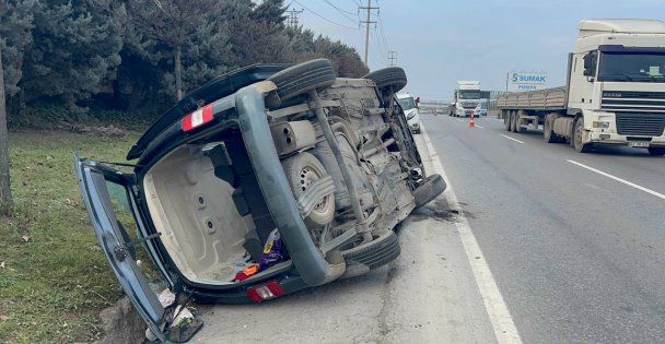 Otomobille çarpışan hafif ticari aracın sürücüsü yaralandı