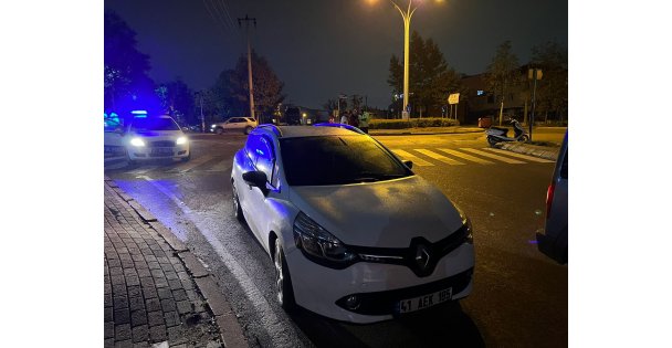 Otomobille çarpışan motosikletin sürücüsü yaralandı