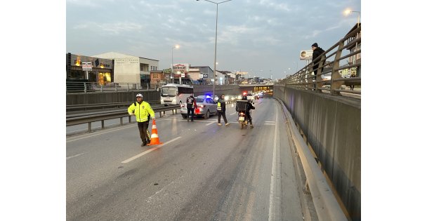 Otomobille çarpışan polis motosikletindeki 2 polis yaralandı