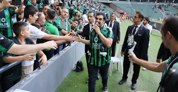 Şarkıcı Bayhan'dan Kocaelispor Camiasına Jest