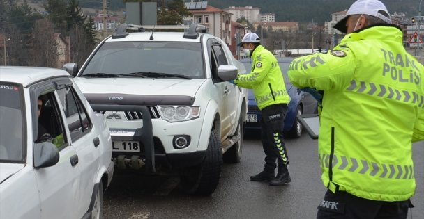 Şehirler arası seyahat edecek vatandaşlar sağlık kontrolünden geçirilecek