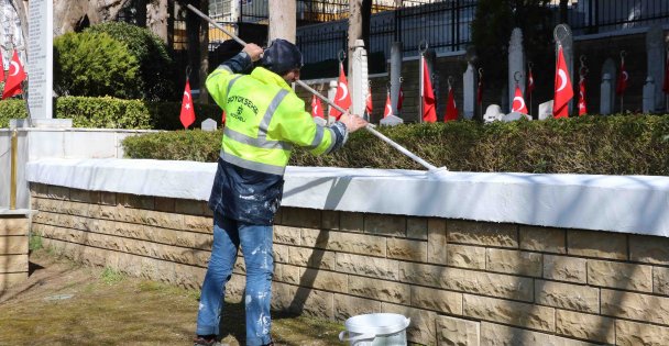 Şehitlikler, '18 Mart Çanakkale Zaferi” için hazırlandı