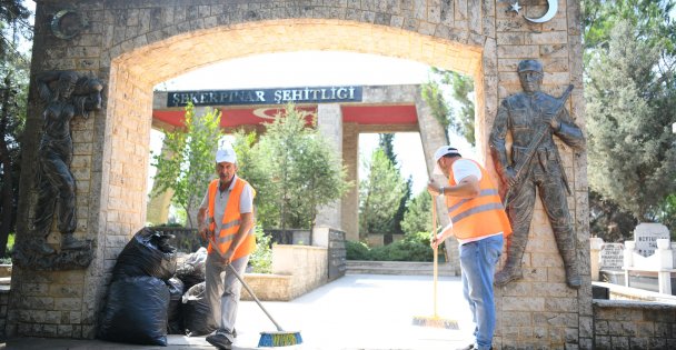 Şekerpınar Mezarlığı'nda temizlik yapıldı